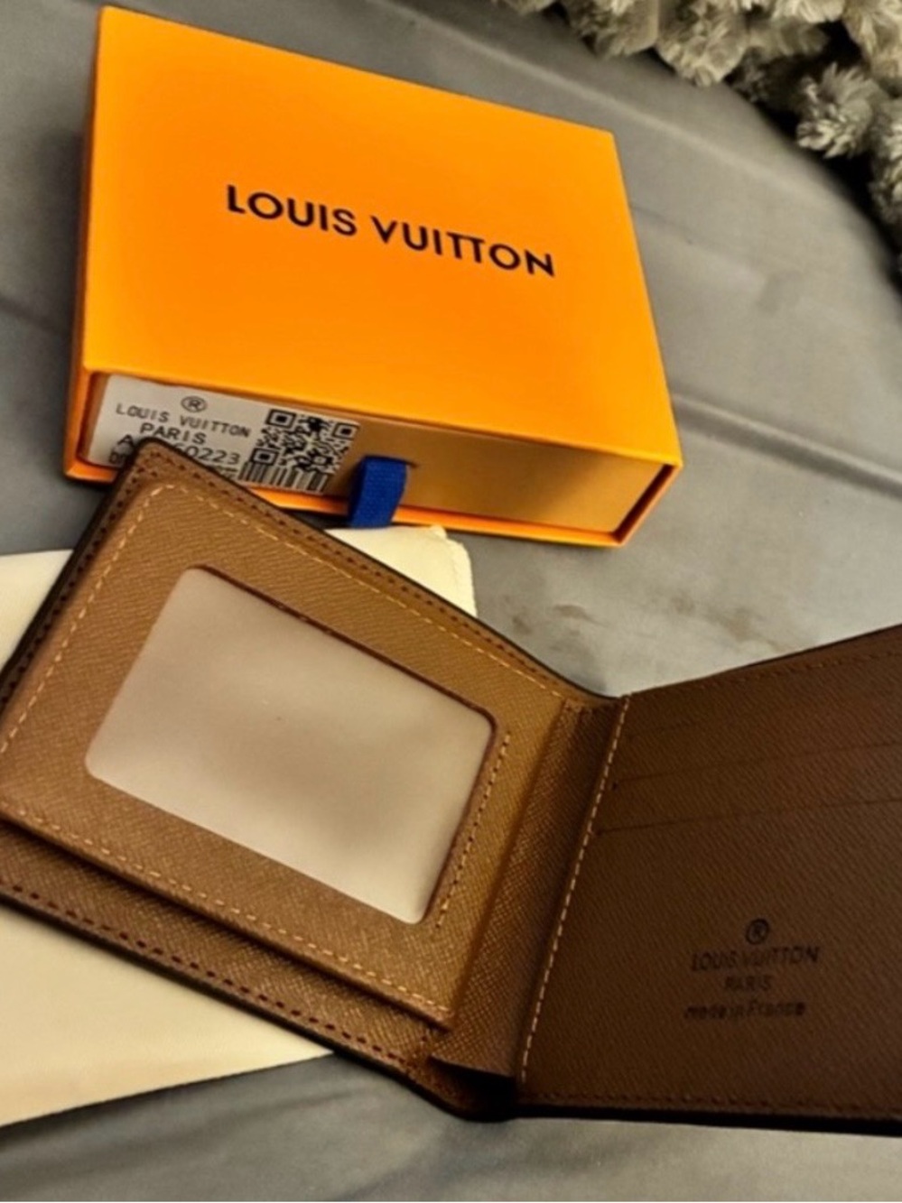 Louis Vuitton LV mens wallet - Picture 2 of 2